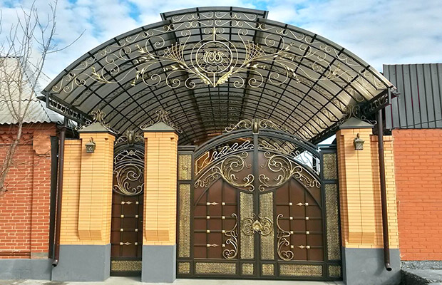 Купить или заказать ворота для дома с навесом - стильные и надежные решения для вашего участка в Острогожске от 42207 руб | ВоротМастер-Стг